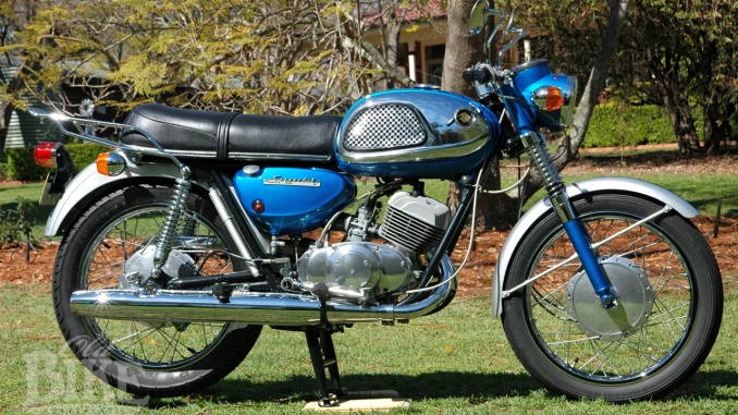 Suzuki GT750: Suzuki's big wet triple - Old Bike Australasia