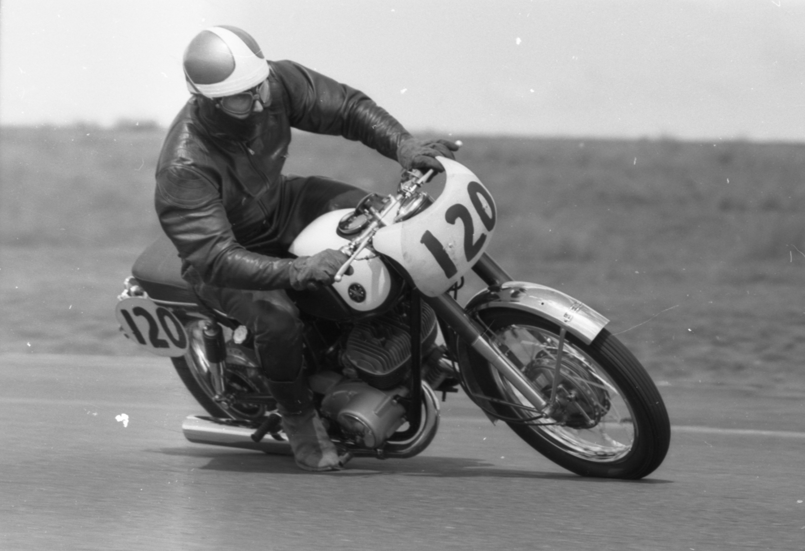 Yamaha YDS-3 at Bathurst